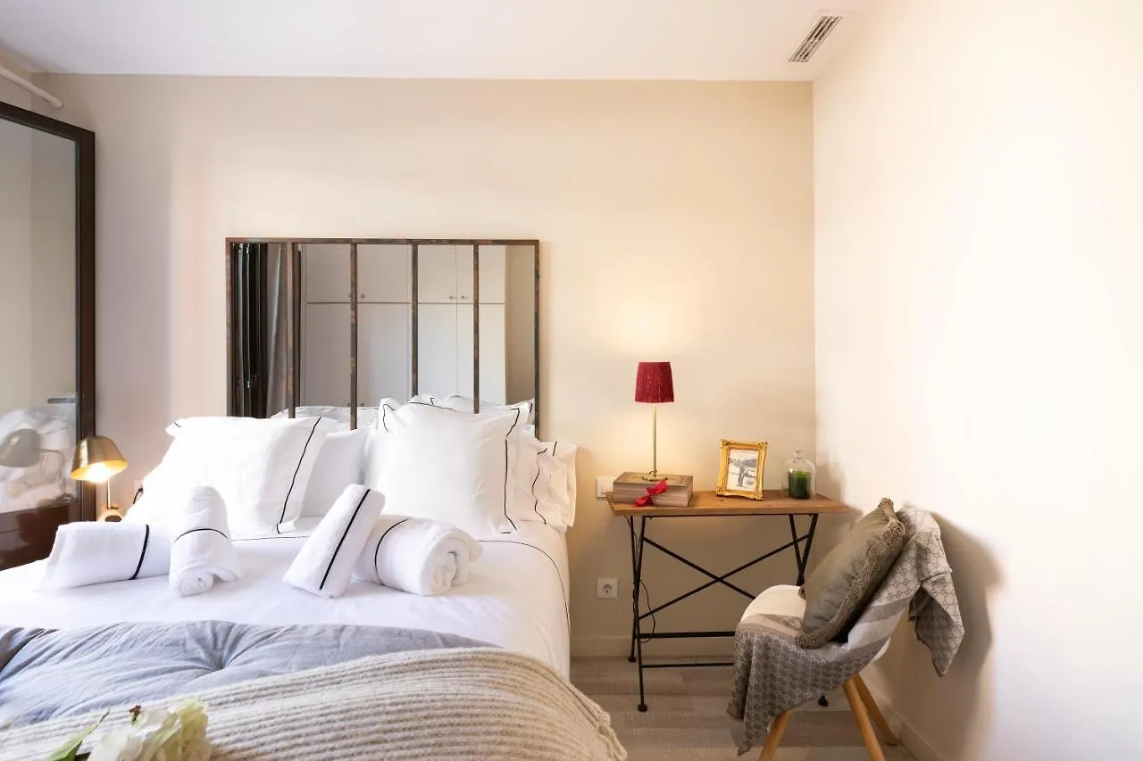 Chic Apartments Barcelona 0*,