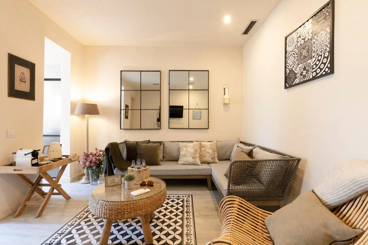 Chic Apartments Barcelona 0*,
